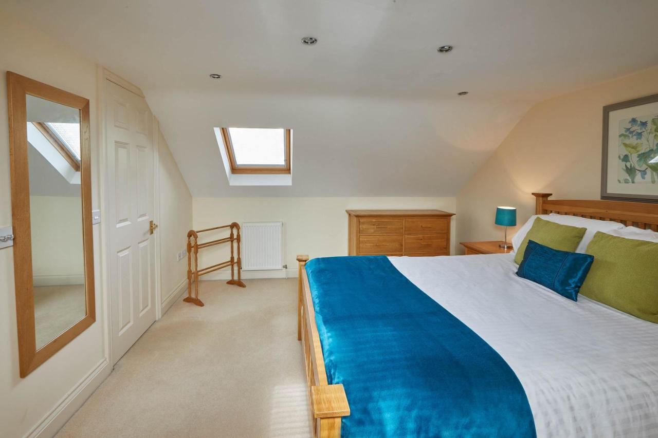 Host & Stay - The Railway Retreat Whitby Ngoại thất bức ảnh